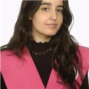 Alumna de bioquímica imparte clases de matemáticas